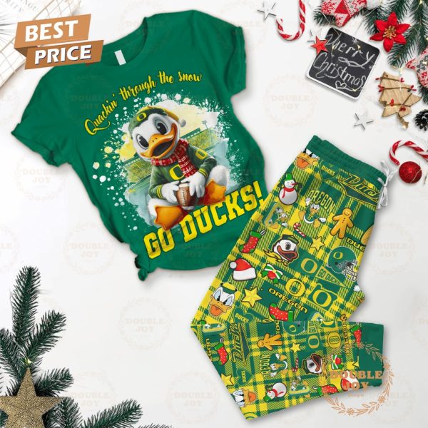 Quackin’ Through The Snow Go NCAA Oregon Ducks Merry Christmas 2024 Fleece Pajamas Set